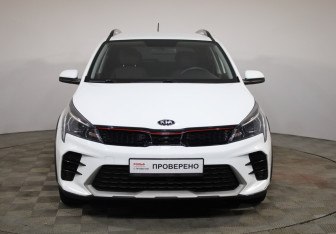 Подержанный автомобиль Kia Rio Hatchback 2021 года (2 фото)