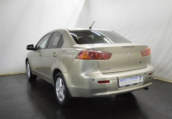 Подержанный автомобиль Mitsubishi Lancer Sedan 2008 года (7 фото)