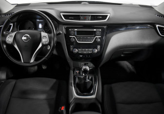 Подержанный автомобиль Nissan Qashqai 2017 года (13 фото)