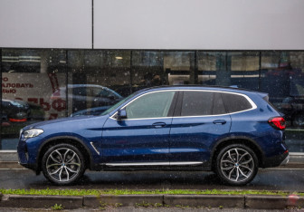 Подержанный автомобиль BMW X3 2021 года (9 фото)