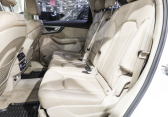 Подержанный автомобиль Audi Q7 2018 года (12 фото)