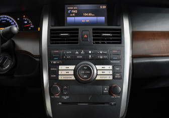 Подержанный автомобиль Nissan Teana 2006 года (15 фото)