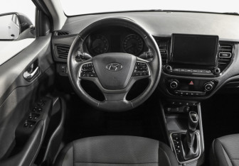 Подержанный автомобиль Hyundai Solaris Sedan 2021 года (11 фото)