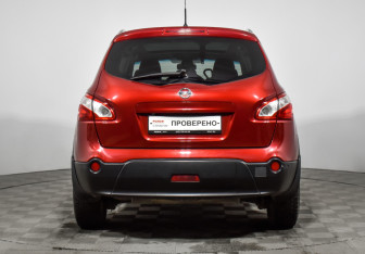 Подержанный автомобиль Nissan Qashqai+2 2010 года (6 фото)