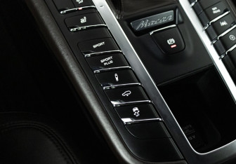 Подержанный автомобиль Porsche Macan 2016 года (21 фото)