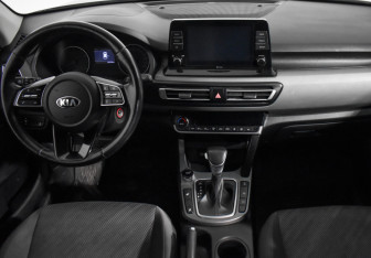 Подержанный автомобиль Kia Seltos 2021 года (13 фото)