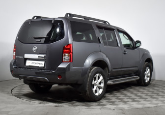 Подержанный автомобиль Nissan Pathfinder 2013 года (5 фото)