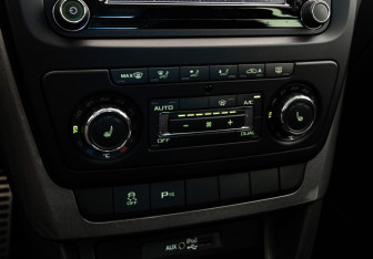 Подержанный автомобиль Skoda Yeti 2015 года (14 фото)