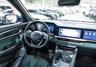 Подержанный автомобиль Geely Monjaro 2023 года (17 фото)