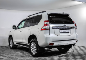 Подержанный автомобиль Toyota Land Cruiser Prado 2014 года (7 фото)