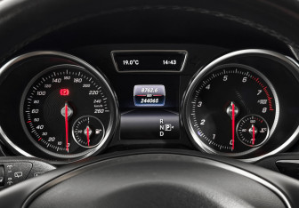 Подержанный автомобиль Mercedes-Benz GLE 2015 года (18 фото)