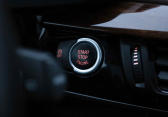 Подержанный автомобиль BMW X5 M 2015 года (20 фото)