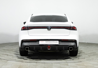 Подержанный автомобиль Changan UNI-V 2023 года (6 фото)