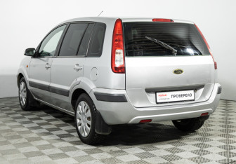 Подержанный автомобиль Ford Fusion 2006 года (7 фото)