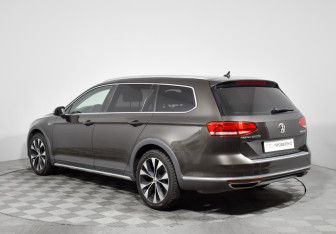 Подержанный автомобиль Volkswagen Passat Wagon 2017 года (7 фото)