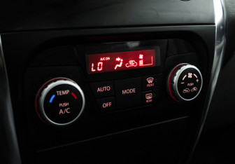 Подержанный автомобиль Suzuki SX4 Hatchback 2012 года (15 фото)