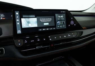 Подержанный автомобиль Changan UNI-K 2023 года (22 фото)