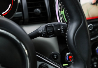 Подержанный автомобиль MINI Hatch 2019 года (16 фото)