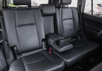Подержанный автомобиль Toyota Land Cruiser Prado 2017 года (30 фото)