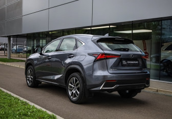Подержанный автомобиль Lexus NX 2017 года (6 фото)