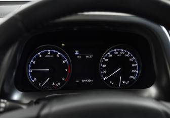 Подержанный автомобиль Toyota RAV4 2017 года (13 фото)