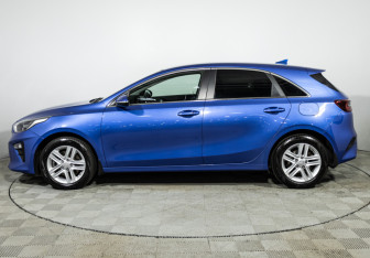 Подержанный автомобиль Kia Ceed Hatchback 2019 года (8 фото)