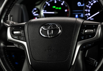 Подержанный автомобиль Toyota Land Cruiser Suv 2020 года (14 фото)