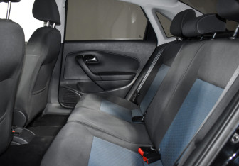 Подержанный автомобиль Volkswagen Polo Sedan 2013 года (12 фото)