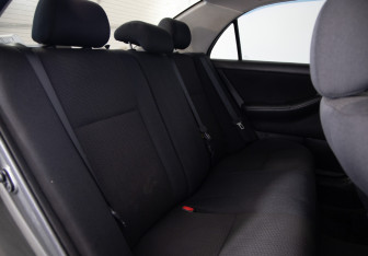 Подержанный автомобиль Toyota Corolla Sedan 2006 года (12 фото)