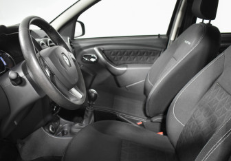 Подержанный автомобиль Renault Duster 2017 года (10 фото)