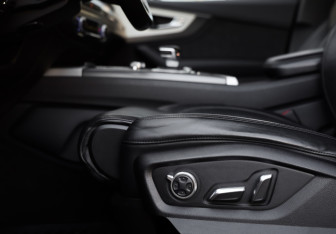 Подержанный автомобиль Audi Q7 2015 года (26 фото)