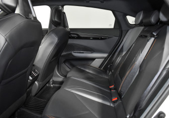 Подержанный автомобиль Changan UNI-V 2023 года (12 фото)