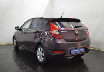 Подержанный автомобиль Hyundai Solaris Hatchback 2011 года (7 фото)