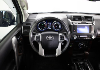 Подержанный автомобиль Toyota Land Cruiser Prado 2013 года (10 фото)
