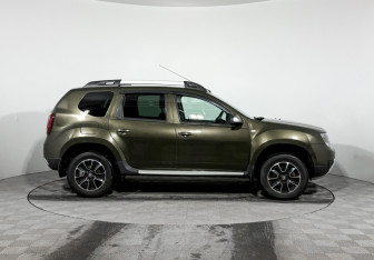 Подержанный автомобиль Renault Duster 2017 года (4 фото)