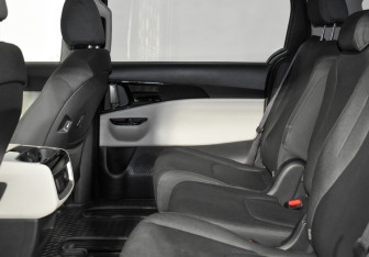 Подержанный автомобиль Kia Carnival 2021 года (13 фото)