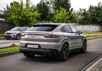 Подержанный автомобиль Porsche Cayenne 2021 года (6 фото)