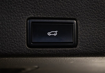 Подержанный автомобиль Volkswagen Touareg 2017 года (34 фото)