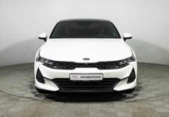 Подержанный автомобиль Kia K5 2020 года (2 фото)