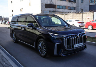 Подержанный автомобиль Voyah Dream 2023 года (3 фото)