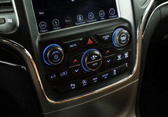 Подержанный автомобиль Jeep Grand Cherokee 2017 года (18 фото)