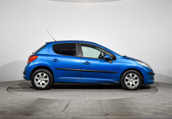 Подержанный автомобиль Peugeot 207 Hatchback 2008 года (4 фото)