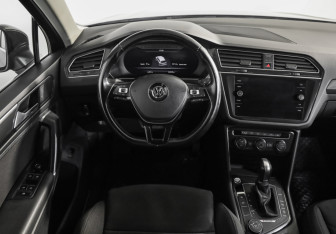 Подержанный автомобиль Volkswagen Tiguan 2018 года (11 фото)