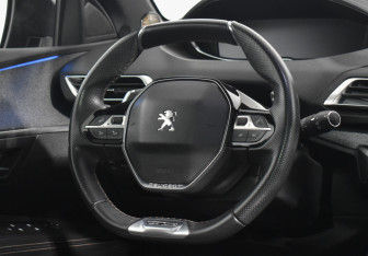 Подержанный автомобиль Peugeot 3008 2019 года (14 фото)