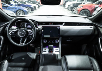 Подержанный автомобиль Jaguar F-Pace 2022 года (22 фото)