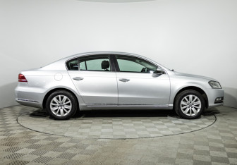Подержанный автомобиль Volkswagen Passat Sedan 2013 года (4 фото)