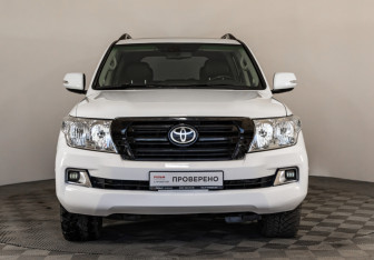 Подержанный автомобиль Toyota Land Cruiser Suv 2011 года (2 фото)