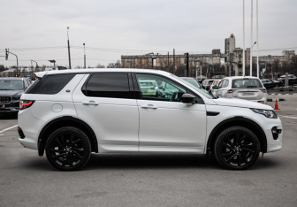 Подержанный автомобиль Land Rover Discovery Sport 2018 года (6 фото)