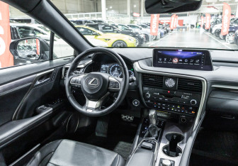 Подержанный автомобиль Lexus RX 2019 года (17 фото)