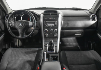 Подержанный автомобиль Suzuki Grand Vitara 2006 года (13 фото)